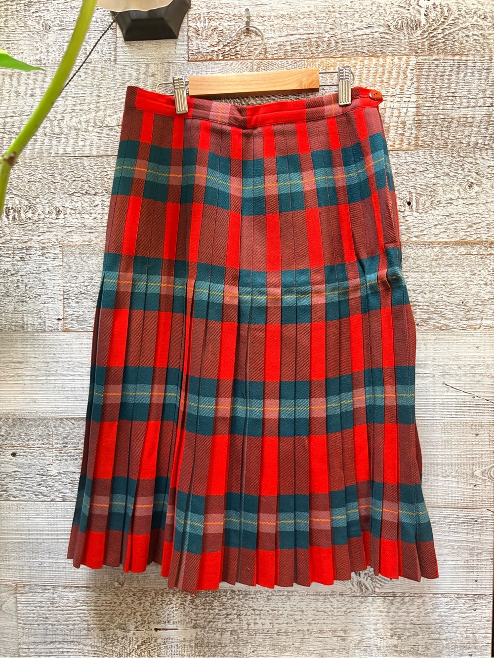 🏷 Bernard Casuals Vintage Canadian Tartan Plaid Midi Pleated Skirt - "18", Red
